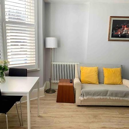 Seaside Snug, By The Beach, In Central Worthing With Parking 외부 사진