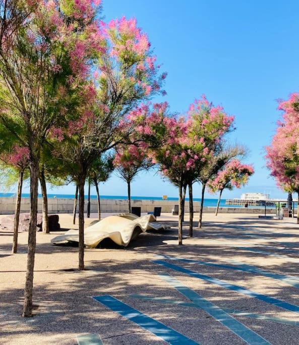 Seaside Snug, By The Beach, In Central Worthing With Parking 외부 사진
