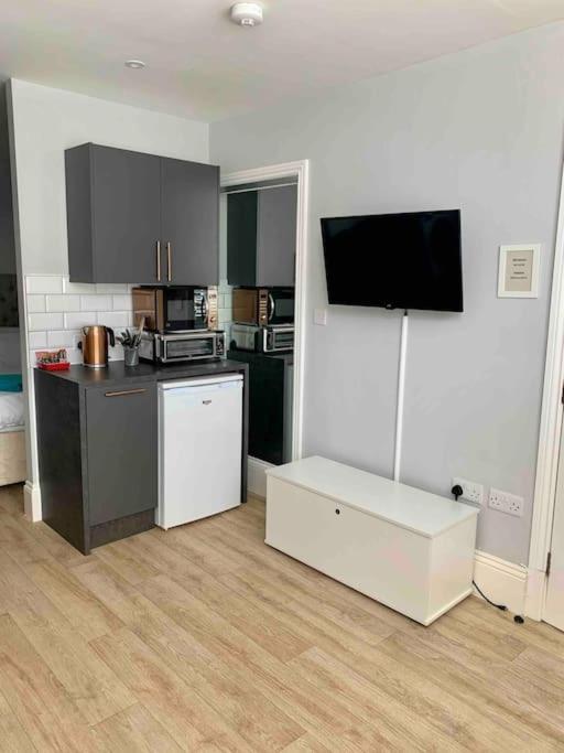 Seaside Snug, By The Beach, In Central Worthing With Parking 외부 사진