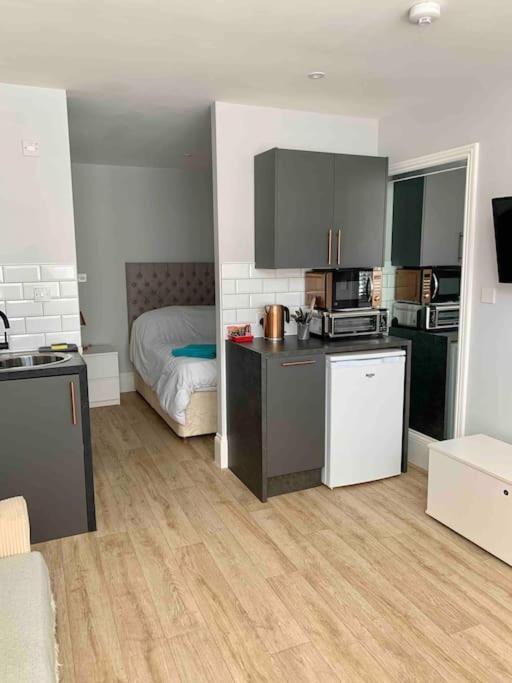 Seaside Snug, By The Beach, In Central Worthing With Parking 외부 사진